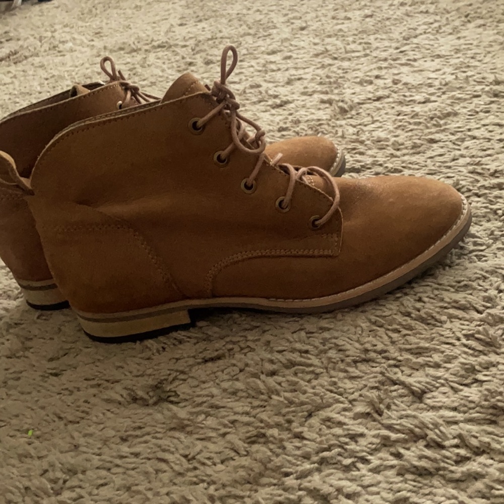 Cute Diba ankle boots. Size 6.5 - Picture 2 of 4